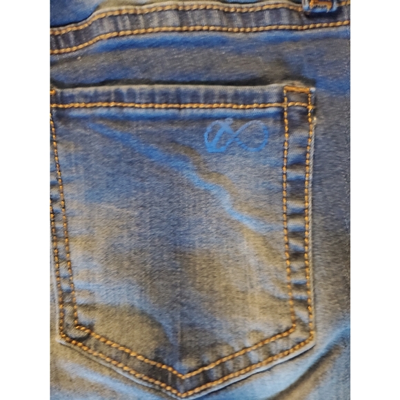 Blue Rope Denim Co. distressed skinny jeans - Picture 4 of 4